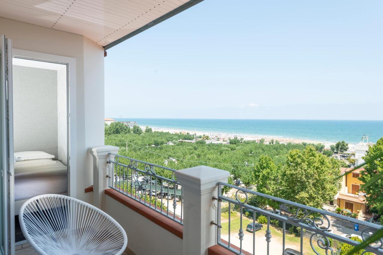 Hotel Atlantic Riviera Mare Misano Adriatico Exterior photo