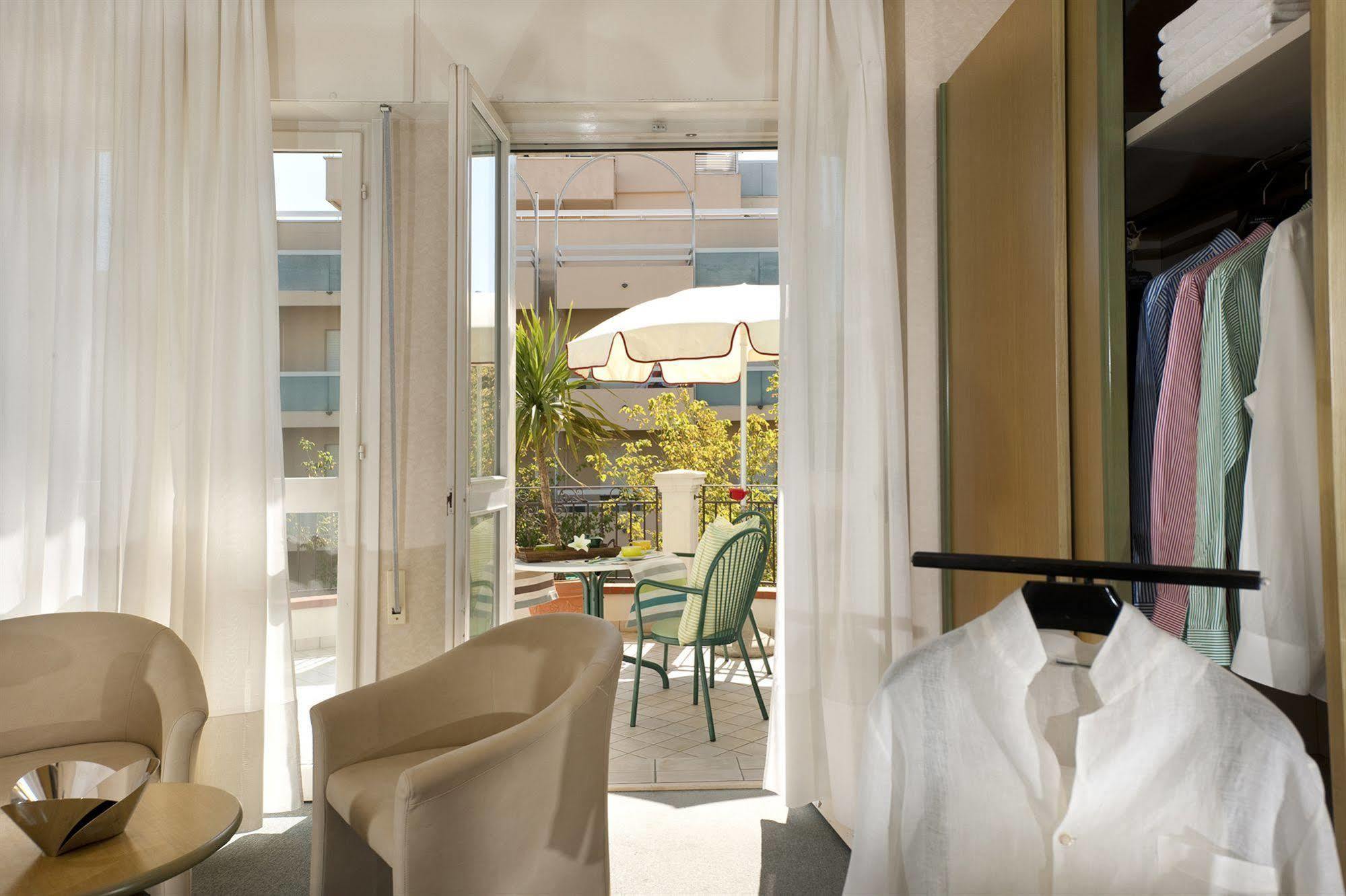 Hotel Atlantic Riviera Mare Misano Adriatico Exterior photo