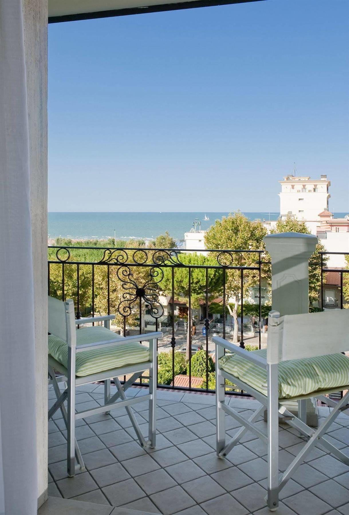 Hotel Atlantic Riviera Mare Misano Adriatico Exterior photo